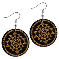 Load image into Gallery viewer, Ohrringe Holz rund Edelstahl Silber gold Gravur leicht Om Blume Baum
