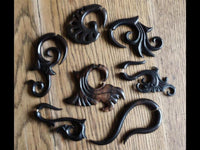 Load image into Gallery viewer, Fake Piercing Ebenholz Edelstahl handgeschnitzt groß Ebony dunkelbraun Dehner

