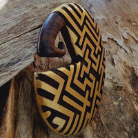 Load image into Gallery viewer, Holz Dehnschnecke Ohr Gewicht Piercing Goldmuster 8mm rund
