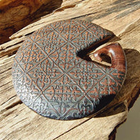 Load image into Gallery viewer, Saba-Holz Ohr Gewicht filigran Muster 8mm Ear Weights
