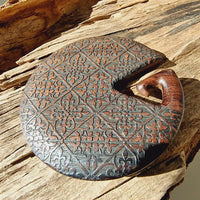 Load image into Gallery viewer, Narra-Holz Ohr Gewicht filigran Muster 8mm Ear Weights
