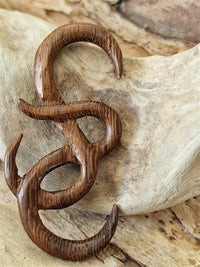 Load image into Gallery viewer, Parasit-Holz Ohr Piercing 4mm Schnörkel Dehnschnecke
