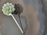 Cargar imagen en el visor de la galería, Ohrstecker grün rund Perlen Kugelohringe Kugelohrstecker 4 mm 925er Sterlingsilber
