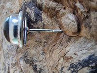 Cargar imagen en el visor de la galería, Ohrstecker Zopf Rand Granat rot rund 8 mm 925er Sterling Silber Stein Silberohrstecker
