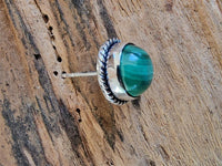 Cargar imagen en el visor de la galería, Ohrstecker Zopf Rand Malachit grün rund 8 mm 925er Sterling Silber Stein Silberohrstecker
