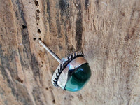 Cargar imagen en el visor de la galería, Ohrstecker Zopf Rand Malachit grün rund 8 mm 925er Sterling Silber Stein Silberohrstecker
