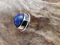 Cargar imagen en el visor de la galería, Ohrstecker Zopf Rand Lapis blau rund 8 mm 925er Sterling Silber Stein Silberohrstecker
