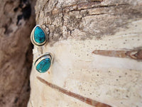Cargar imagen en el visor de la galería, Ohrstecker Türkis Tropfen 8 mm 925er Sterling Silber Rand Stein Silberohrstecker

