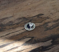 Cargar imagen en el visor de la galería, Zeitlose Eleganz: Ovale Ohrstecker aus Lapislazuli und Silber
