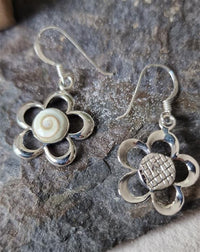 Load image into Gallery viewer, Shivaauge Ohrringe Blume ca. 1,8 cm Durchmesser Shiva Auge eye 925er Sterling Silber Ohrhänger
