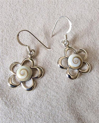 Load image into Gallery viewer, Shivaauge Ohrringe Blume ca. 1,8 cm Durchmesser Shiva Auge eye 925er Sterling Silber Ohrhänger
