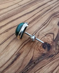 Load image into Gallery viewer, Grüne Malachit Ohrstecker aus 925er Silber - Zeitlos schön und edel
