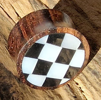 Load image into Gallery viewer, Organic Sonoholz Plug Schachbrett Resin Perlmutt schwarz weiß Tribal

