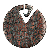 Load image into Gallery viewer, Moroccan Flower Design Fake Piercing Hanger aus Narra Holz
