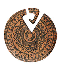 Load image into Gallery viewer, Handgefertigtes Mandala Fake Piercing Hanger aus Sawo Holz
