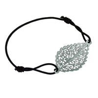 Cargar imagen en el visor de la galería, Armband Gummiband schwarz Messing Anhänger silbern Blatt spitz verschnörkelt Muster - chic - net.de
