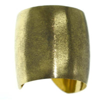 Load image into Gallery viewer, Messing Brass Armreif golden schraffiert breit gewölbt 64 mm nickelfrei verstellbar antik
