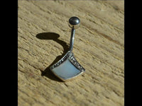 Load image into Gallery viewer, Bauchnabelpiercing aus Edelstahl Silber mit Raute Inlay - chic - net.de
