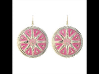 Cargar imagen en el visor de la galería, Brass Ohrringe Emaille Sternblume Zackenrand rund pink golden 5 cm Ohrhänger - chic - net.de
