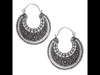 Load image into Gallery viewer, Brass Ohrringe Halbmond Sichel Form Blumen silbern Messing Bügel - chic - net.de
