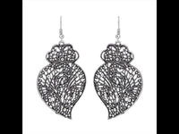 Load image into Gallery viewer, Brass Ohrringe silberfarben oxidiert groß abstrakt Kugeln Schnörkel - chic - net.de
