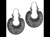 Load image into Gallery viewer, Brass Ohrringe silbern Sichel Herz Bögen Blumen Muster Messing - chic - net.de
