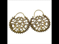 Cargar imagen en el visor de la galería, Brass Ohrringe Tribal Zackenrand rund Pfau Spiralbögen antik golden Messing - chic - net.de
