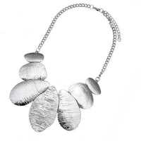 Cargar imagen en el visor de la galería, Brass Schmuckset silberfarben Kette Formen Struktur Ohrringe - chic - net.de
