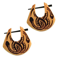 Cargar imagen en el visor de la galería, Pin Creolen Jackfrucht Holz hell Horn-Pin 23 mm Träne dunkle Gravur Motiv
