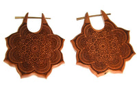 Cargar imagen en el visor de la galería, Pin Creolen Stick Ohrringe Holz Mandala Blume 1.6mm groß
