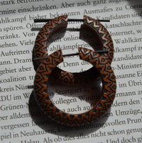 Cargar imagen en el visor de la galería, Creolen Ohrringe Holz Stick Pin Saba Holz Tribal Sonnenblume
