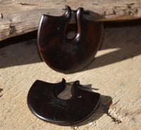 Cargar imagen en el visor de la galería, Pin Creolen Stick Ohrringe Holz Halbkreis 55mm breit
