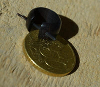 Cargar imagen en el visor de la galería, Pin Creolen kleine Ohrstecker schwarz rund breit Holz
