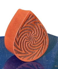 Cargar imagen en el visor de la galería, Plug Rosenholz Träne Sonne Linien graviert double flared Holz Holzplug Tropfen
