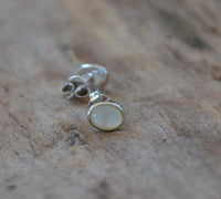 Load image into Gallery viewer, Ohrstecker 925 Sterling Silber mit Mondstein oval 8mm
