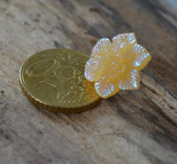 Load image into Gallery viewer, Ohrstecker Edelstahl Resin Rose Blume türkis grün gelb
