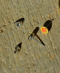 Load image into Gallery viewer, Edelstahl Ohrstecker 3-Ton Poker Karte Karo 7mm
