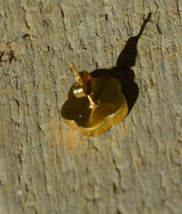 Load image into Gallery viewer, Edelstahl Rosenblüte Ohrstecker Emaille Amethyst gold
