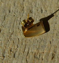 Load image into Gallery viewer, Edelstahl Rechteck Ohrstecker Emaille türkis gold gebogen
