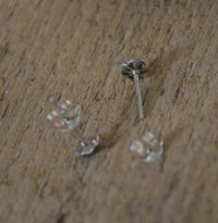 Load image into Gallery viewer, Ohrstecker 925 Silber Opal E-Coat oxidiert Muschel
