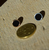 Load image into Gallery viewer, Chirurgischer Edelstahl Ohrstecker rund schwarz 10mm
