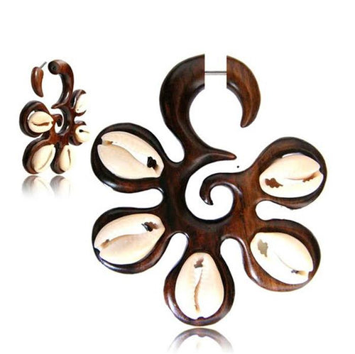 Fake Ohr Piercing aus Narra Holz Blume Tribal Muster und Kauri Muschel Edelstahl Organic - chic - net.de