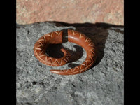Cargar imagen en el visor de la galería, Fake Piercing Edelstahl Holz Zacken Dehnschnecke - chic - net.de
