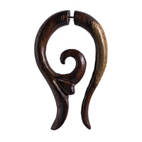 Cargar imagen en el visor de la galería, Fake Piercing Fishtail Spirale Holz Edelstahl handgeschnitzt dunkelbraun Dehner - chic - net.de
