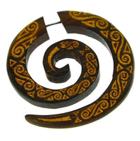 Load image into Gallery viewer, Fake Piercing Ohrring Holz Spirale verziert gold bemalt - chic - net.de
