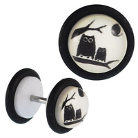 Cargar imagen en el visor de la galería, Fake Piercing Plug weiß Eulen Ast schwarz Gummiring 7 mm - chic - net.de
