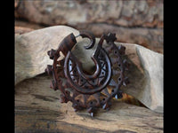 Cargar imagen en el visor de la galería, Fake Piercing Zackenrad Holz Edelstahl handgeschnitzt groß dunkelbraun Dehner - chic - net.de

