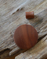 Load image into Gallery viewer, Flesh Plug Holz braun Mjölnir Runen double flared - chic - net.de
