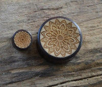 Load image into Gallery viewer, Flesh Plug Holz Dahlie hell dunkel double flared - chic - net.de
