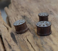 Load image into Gallery viewer, Flesh Plug Sonoholz Vegvisir Kompass silber Gravur - chic - net.de
